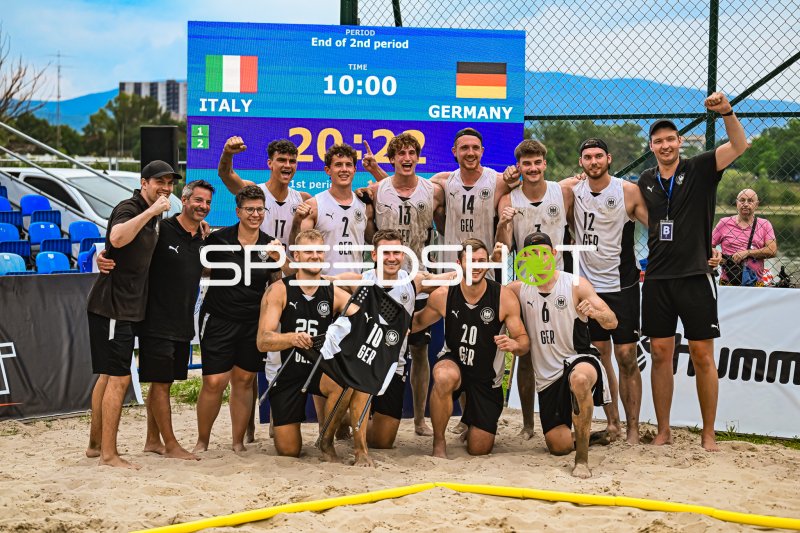 Deutschland Beachhandball jubelt nach Sieg gegen Italien in Zagreb