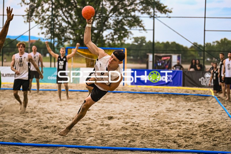 Deutschland Beachhandball: Spektakulärer Dreher-Wurf beim Turnier in Zagreb