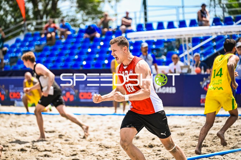 Robin John (#18; Deutschland Beachhandball) jubelt beim Spiel in Zagreb