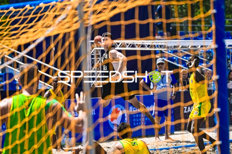 Deutschland Beachhandball – Sprungwurf gegen Brasilien in Zagreb