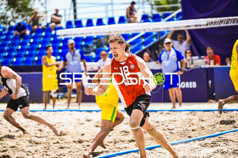 Robin John (#18; Deutschland Beachhandball) jubelt beim Turnier in Zagreb