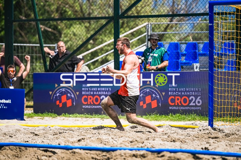 Jubelnder Spieler beim XII IHF Beach Handball World Championship in Zagreb