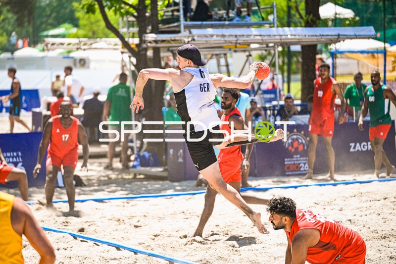 ZELSER Lars (#6; Deutschland Beachhandball) beim Sprungwurf in Zagreb