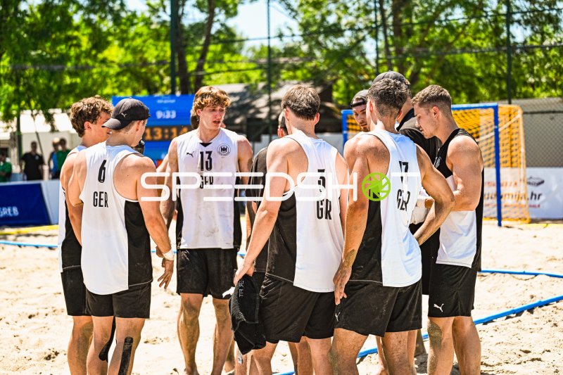 Deutschland Beachhandball Nationalmannschaft beim Teamgespräch in Zagreb