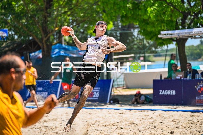 Deutschland Beachhandball: Wurfaktion beim Turnier in Zagreb
