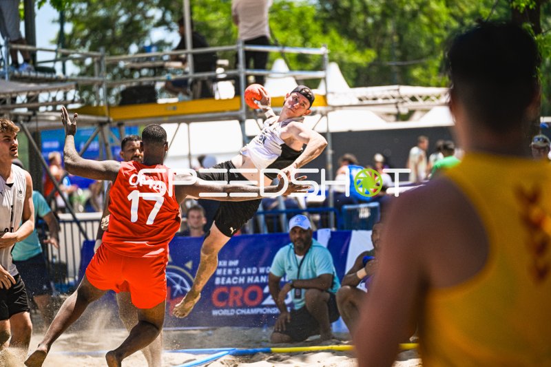 Deutschland Beachhandball: Wurfaktion gegen Oman (#17) bei WM in Zagreb