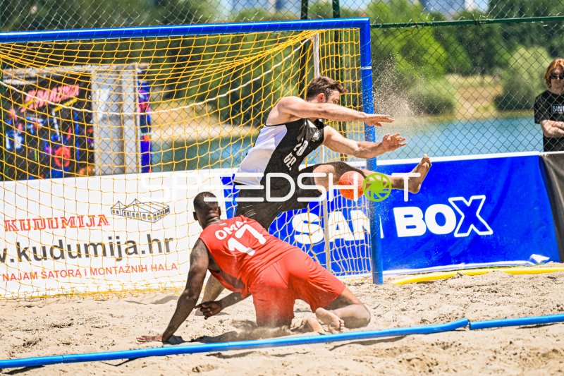 Beachhandball-Aktion am Tor beim Turnier in Zagreb