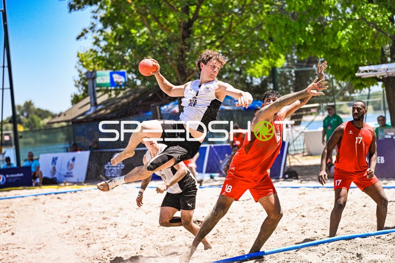 Deutschland Beachhandball: Wurfaktion im Spiel am Jarun See Zagreb