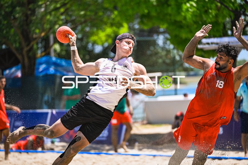 ZELSER Lars (#6; Deutschland Beachhandball) im Wurfangriff gegen Gegner #18