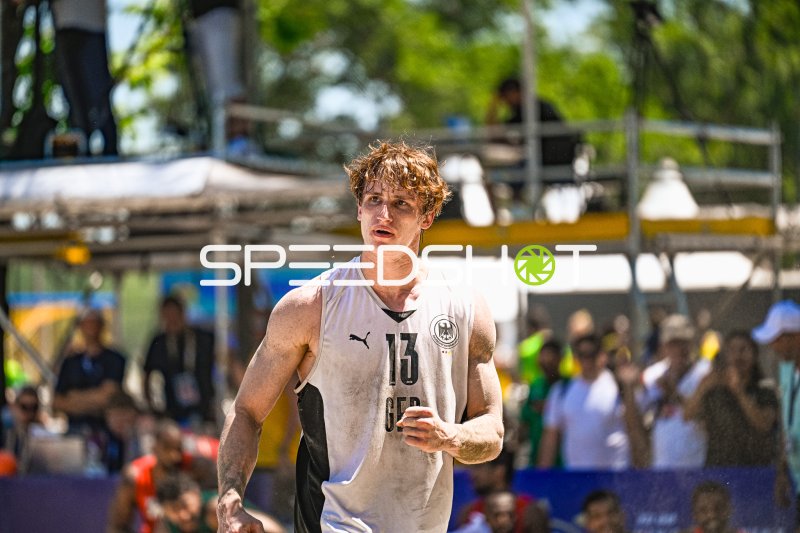 Severin Henrich (#13; Deutschland Beachhandball) im Einsatz in Zagreb