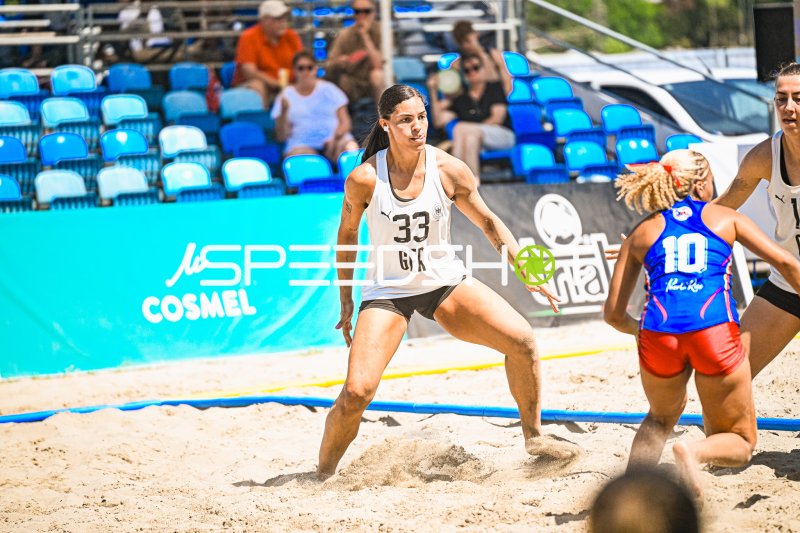Lucie Marie Kretzschmar (#33; Deutsche Frauen Beachhandball Nationalmannschaft) in Abwehrstellung
