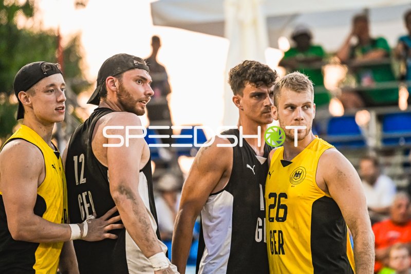 ZEYEN Tobias (#12; Deutschland Beachhandball) und EBERT Moritz (#26; Deutschland Beachhandball) in Spielpause