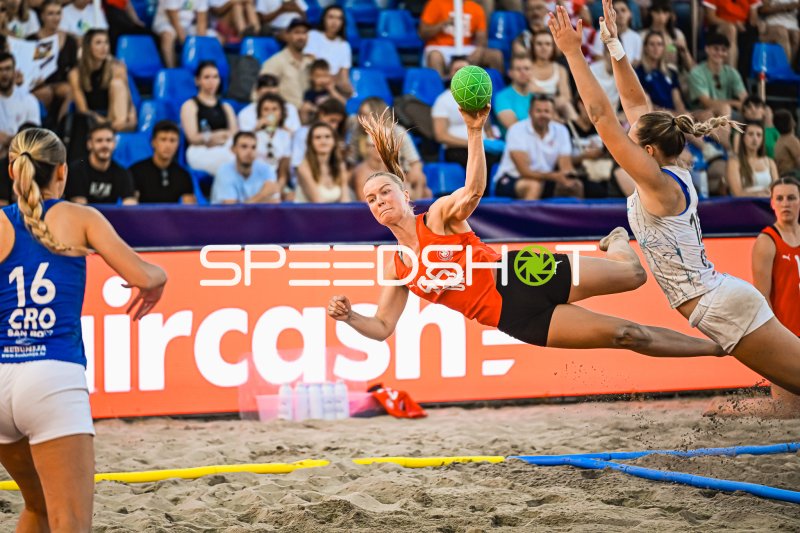 Wurfaktion im Beachhandball beim Turnier am Jarun See Zagreb