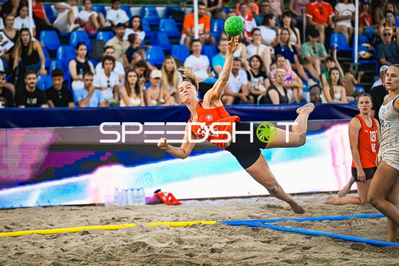 Spektakulärer Drehwurf beim Beachhandball-Turnier am Jarun See Zagreb