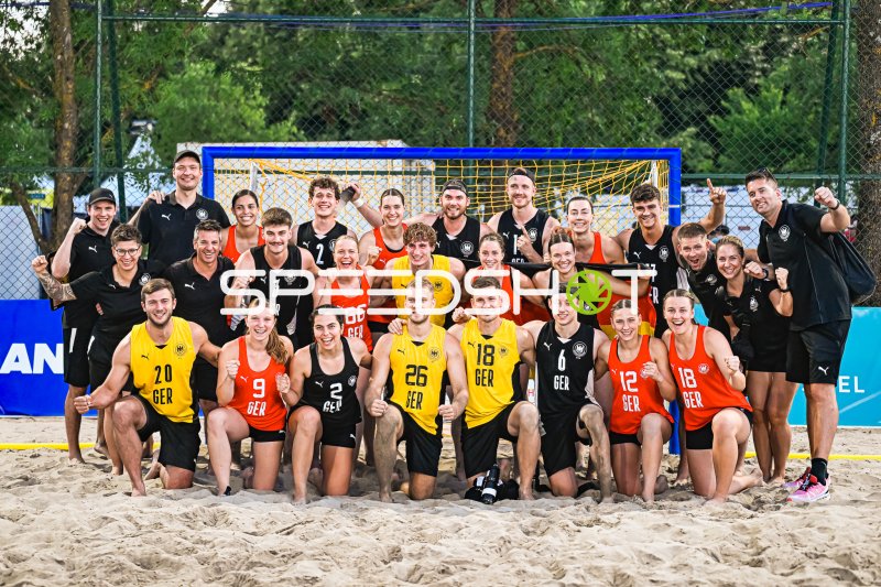 Deutsche Beach Handball Teams vereint: Männer und Frauen feiern WM 2026 in Zagreb