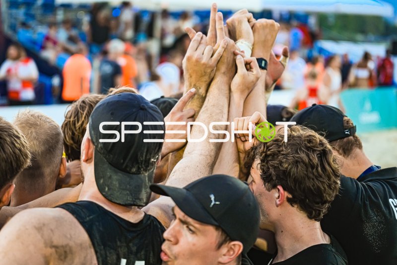 Deutschland Beachhandball Nationalmannschaft beim Mannschaftsjubel in Zagreb