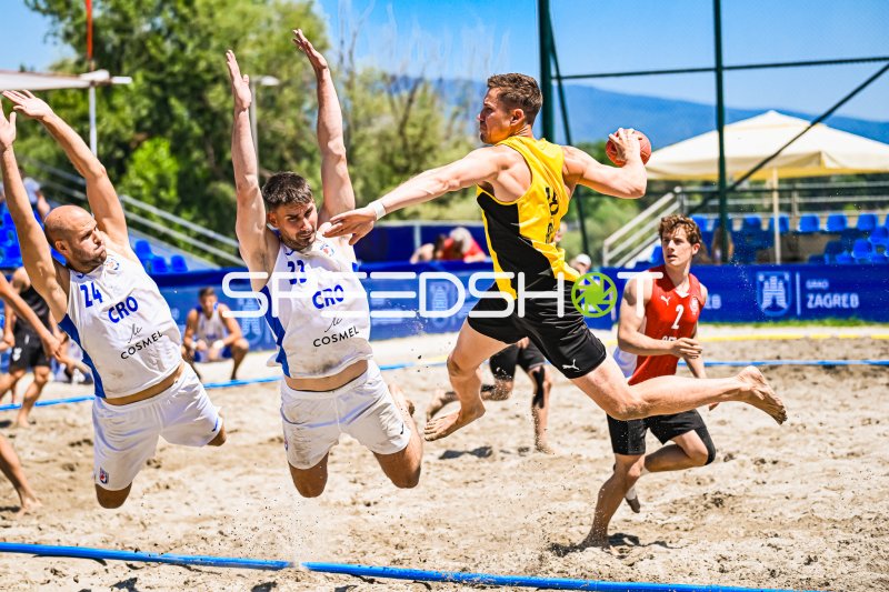 Robin John (#18, Deutschland) im Sprungwurf gegen Kroatien in Zagreb