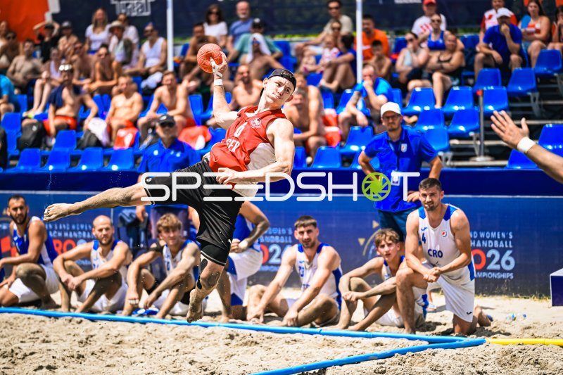 Lars Zelser (#6, Deutschland) – Sprungwurf beim IHF Beach Handball World Championship 2026