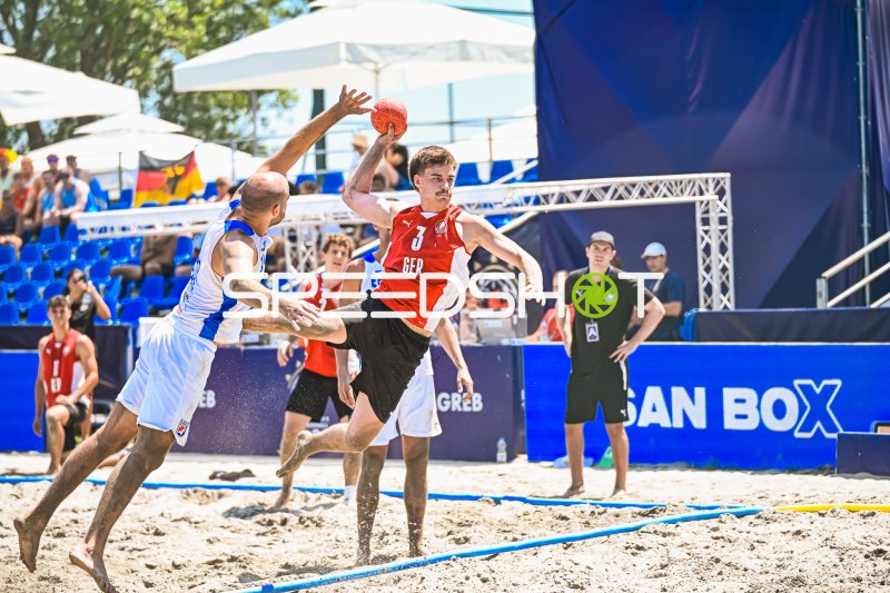 Lennart Liebeck (#3; Deutschland Beachhandball) beim Wurfversuch in Zagreb