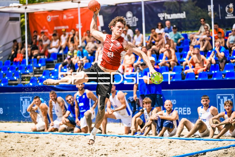 Lennart Wörmann (#2; Deutschland Beachhandball) beim Sprungwurf in Zagreb
