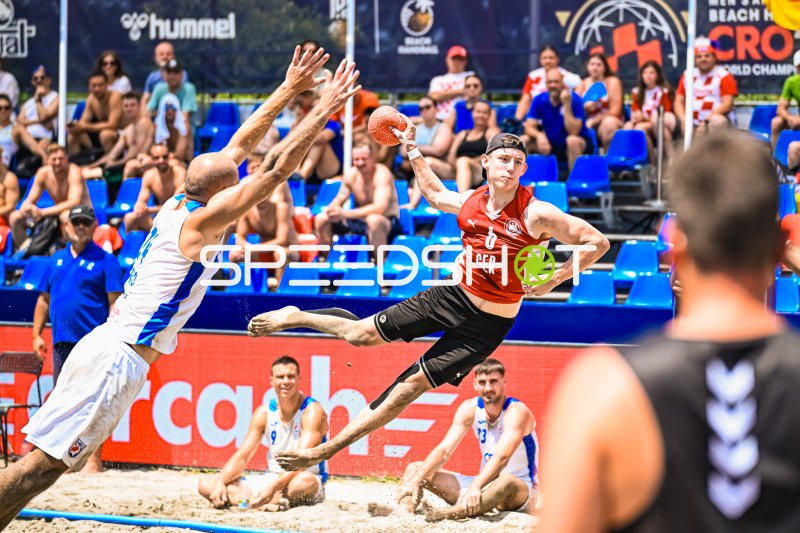 Lars Zelser (#6; Deutschland Beachhandball) beim Sprungwurf in Zagreb