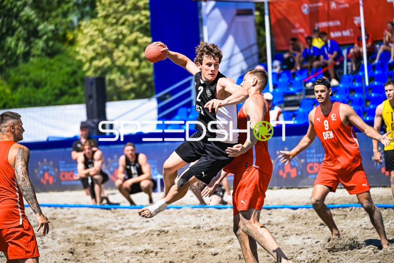 Lennart Wörmann (#2; Deutschland) im Sprungwurf gegen Dänemark