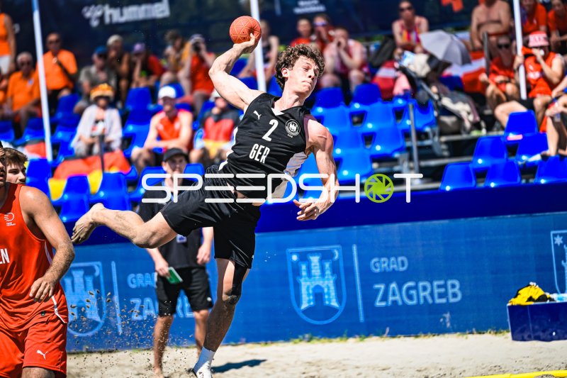 Lennart Wörmann (#2; Deutschland) beim Sprungwurf in Zagreb