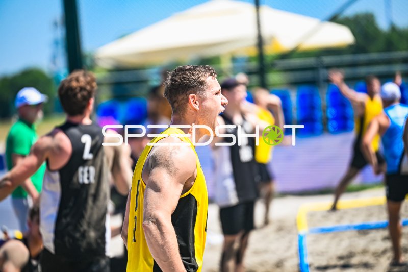 Robin John (#18, Deutschland) jubelt bei der IHF Beach Handball WM 2026 in Zagreb
