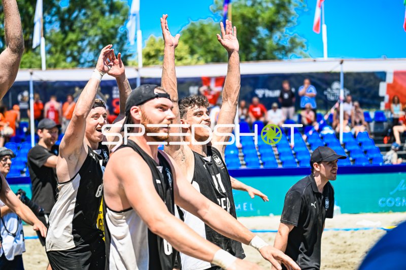 Deutschland Beachhandball Nationalmannschaft jubelt beim Turnier in Zagreb