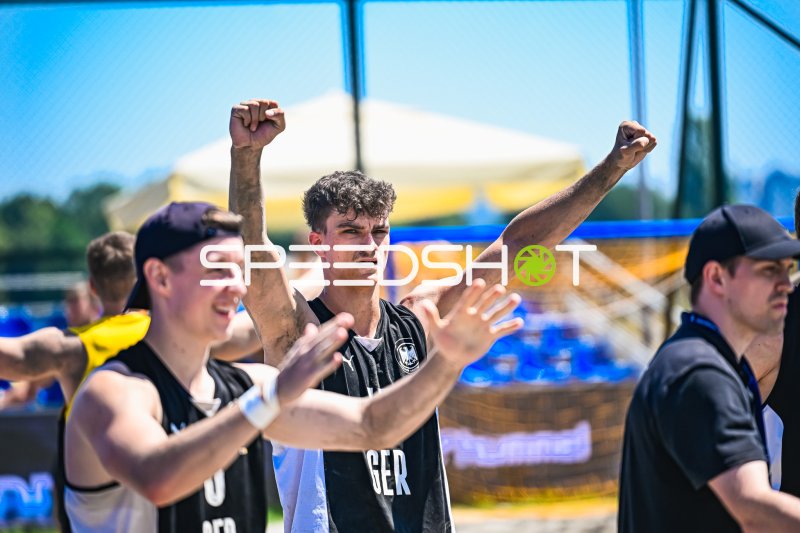 Deutschland Beachhandball Nationalmannschaft jubelt beim Turnier in Zagreb