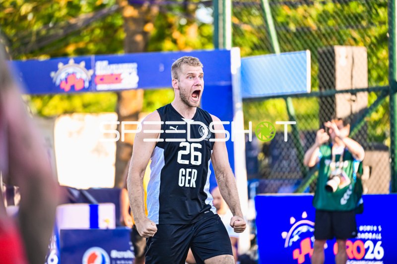 Moritz Ebert (#26; Deutschland Beachhandball) jubelt lautstark