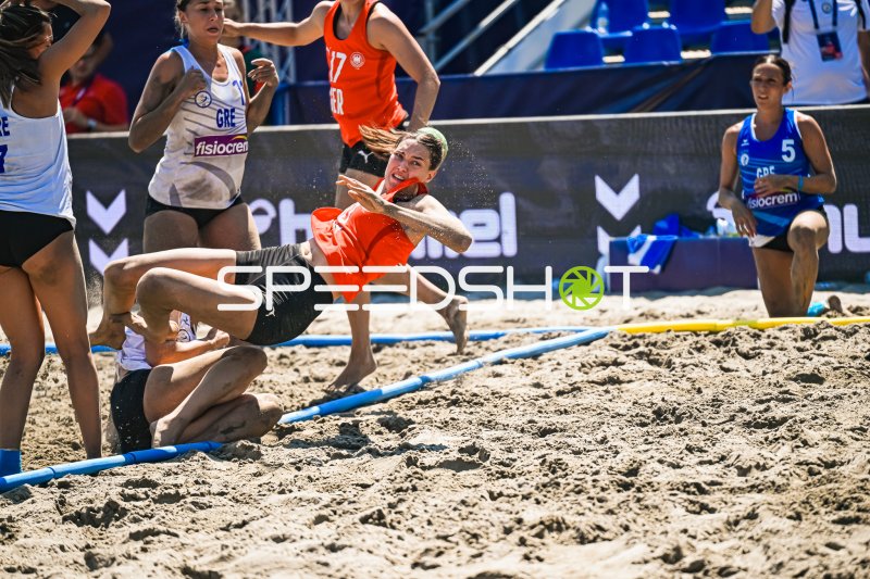 Isabel Kattner (#10, DHB Beach Frauen) im Wasser-Einsatz bei der IHF WM 2026