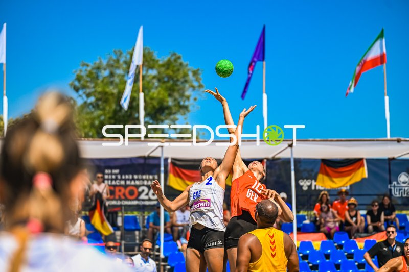 Kattner im Sprungduell bei der IHF Beach Handball WM in Zagreb