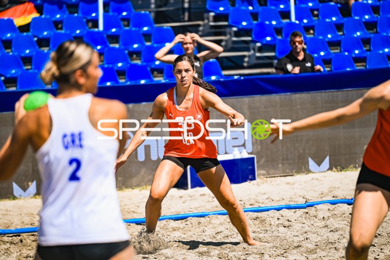Lucie Marie Kretzschmar (#33; Deutsche Frauen Beachhandball Nationalmannschaft) in Abwehrstellung