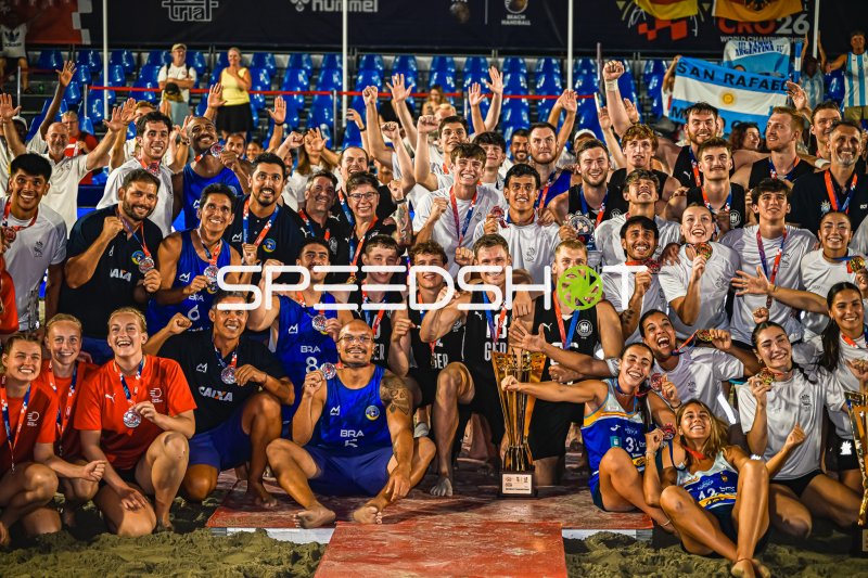 Deutschland Beachhandball Nationalmannschaft bei der Siegerehrung der Weltmeisterschaft in Zagreb
