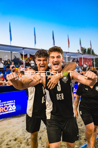 LIEBECK Lennart (#3; Deutschland Beachhandball) jubelt mit Teamkollege