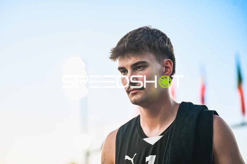 Spieler der deutschen Beachhandball-Nationalmannschaft am Jarun See Zagreb