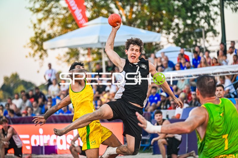 Lennart Wörmann (#2; Deutschland) beim Wurfversuch in Zagreb
