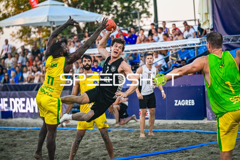 Lennart Wörmann (#2; Deutschland) im Wurf gegen Brasilien