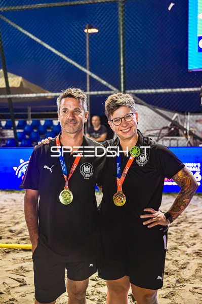 Zwei Trainer der deutschen Beachhandball-Nationalmannschaft mit Goldmedaillen in Zagreb