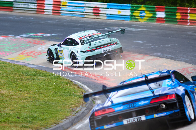Porsche 911 GT3 #24 von Lionspeed GP in der Kurve am Nürburgring