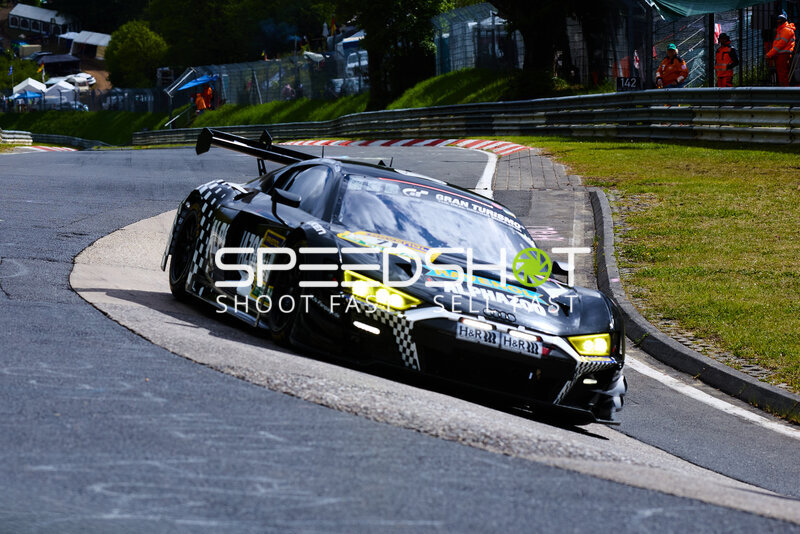 Audi R8 GT3 #444 von Adrenalin Motorsport in der Nordschleife-Kurve