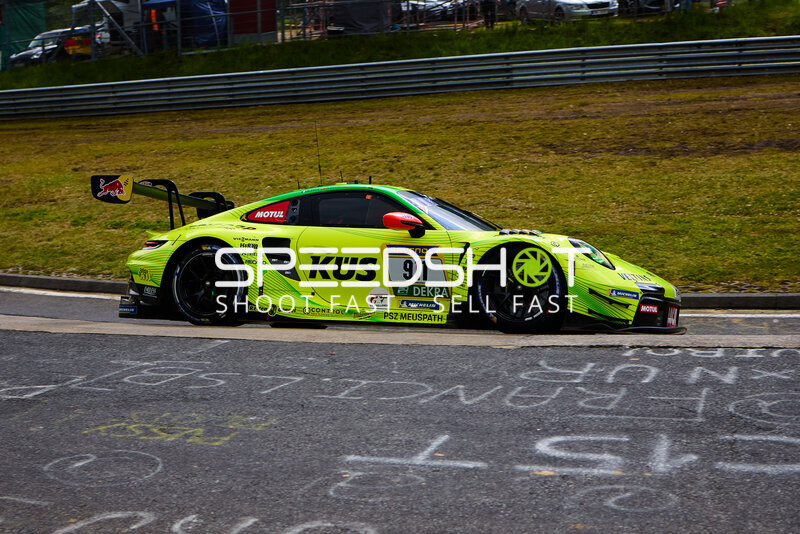 Porsche 911 GT3 R #911 von Manthey im KÜS-Design am Nürburgring