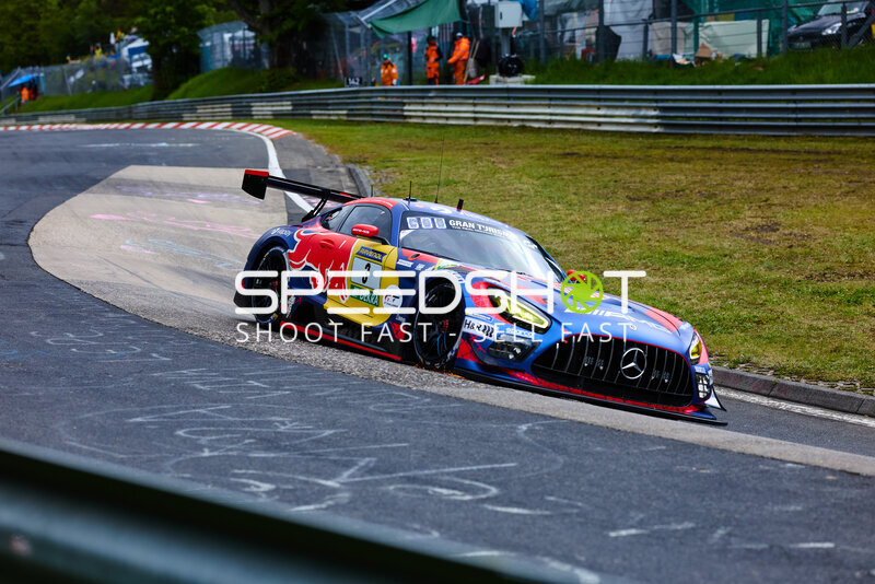 Mercedes-AMG GT3 #3 von Verstappen Racing in der Kurve am Nürburgring