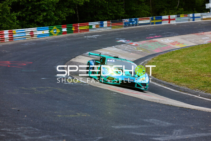 Lamborghini Huracán GT3 #91 von Reiter Engineering in der Nordschleife-Kurve