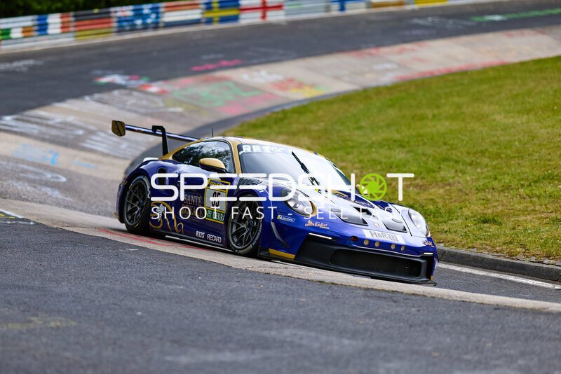 Porsche 911 GT3 #95 von Sante Royale Racing Team auf der Nordschleife