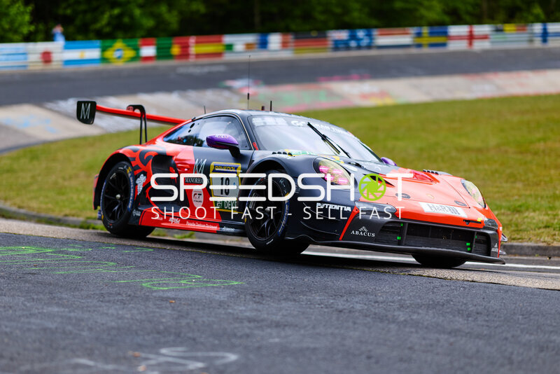 Porsche 911 GT3 #18 von PK Motorsport auf dem Nürburgring