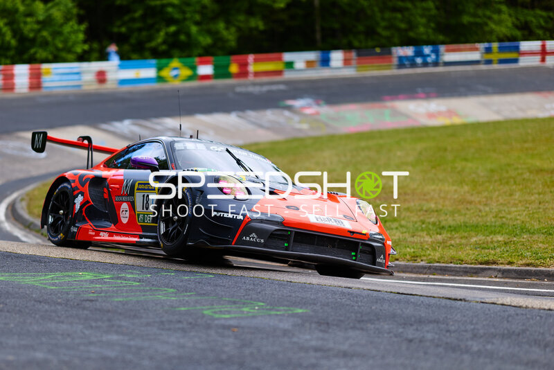Porsche 911 GT3 #18 von PK Motorsport auf dem Nürburgring