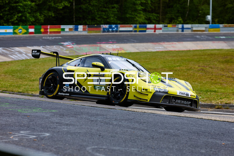 Porsche 911 GT3 R #17 von Dunlop Motorsport auf der Nordschleife
