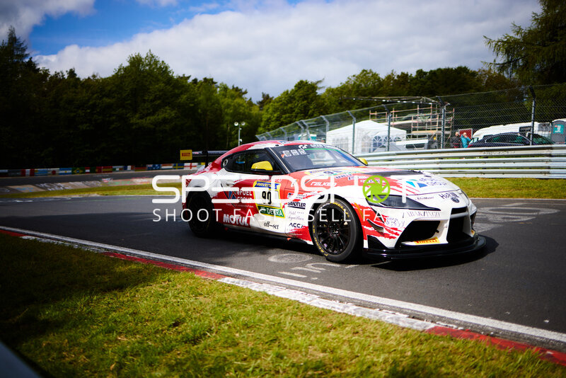 Toyota GR Supra #90 von Toyota Racing United auf dem Nürburgring